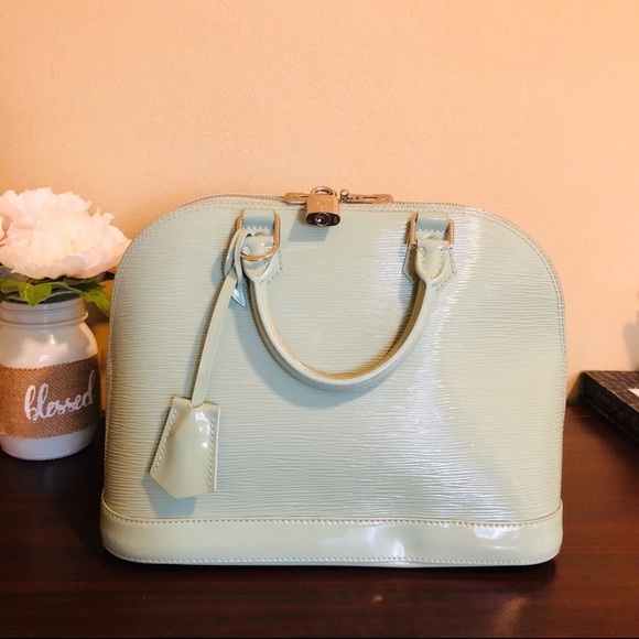 Louis Vuitton Alma - Picture 5 of 16